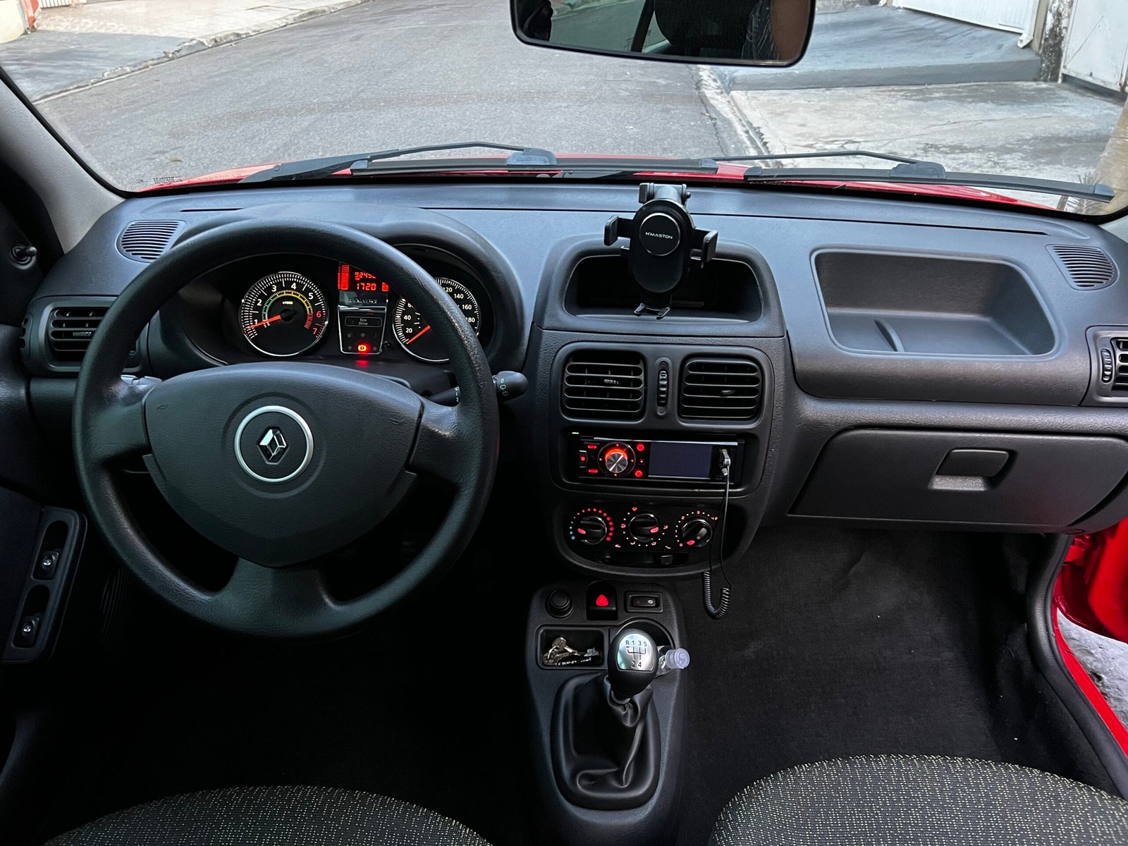 Renault Clio 2014 – Completo baixa KM