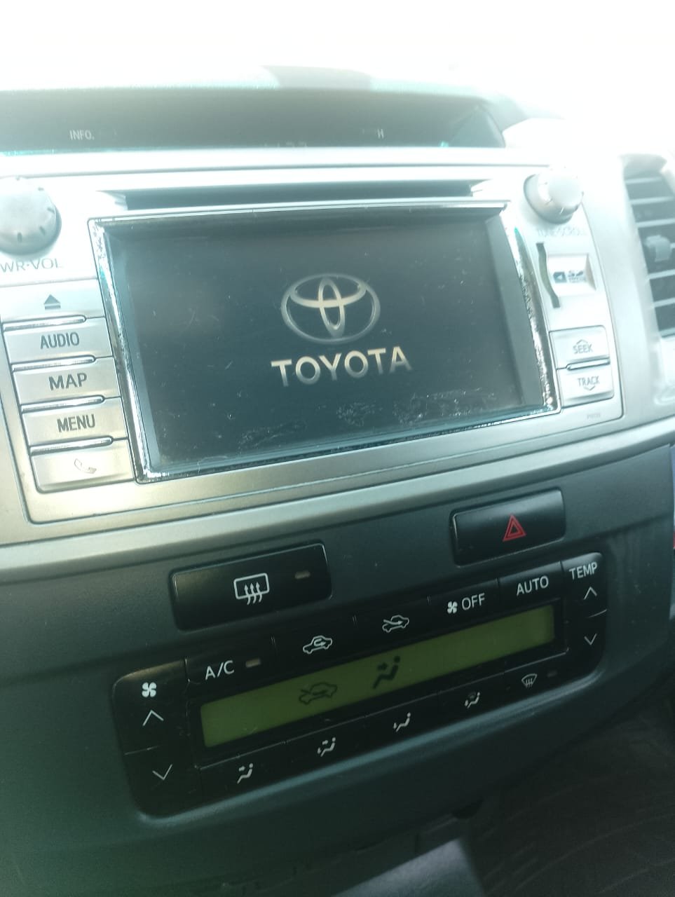 Toyota Hilux 2013 completa a diesel