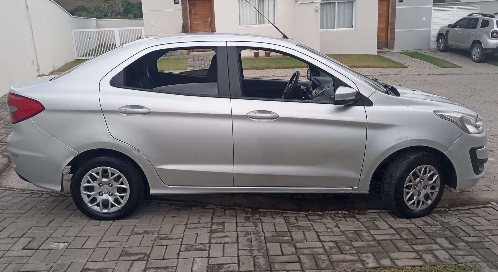 Ford Ka 2020 Sedan – Baixo KM!