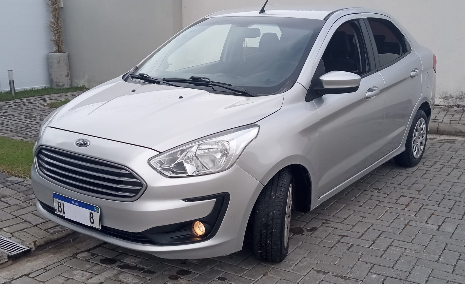 Ford Ka 2020 Sedan – Baixo KM!