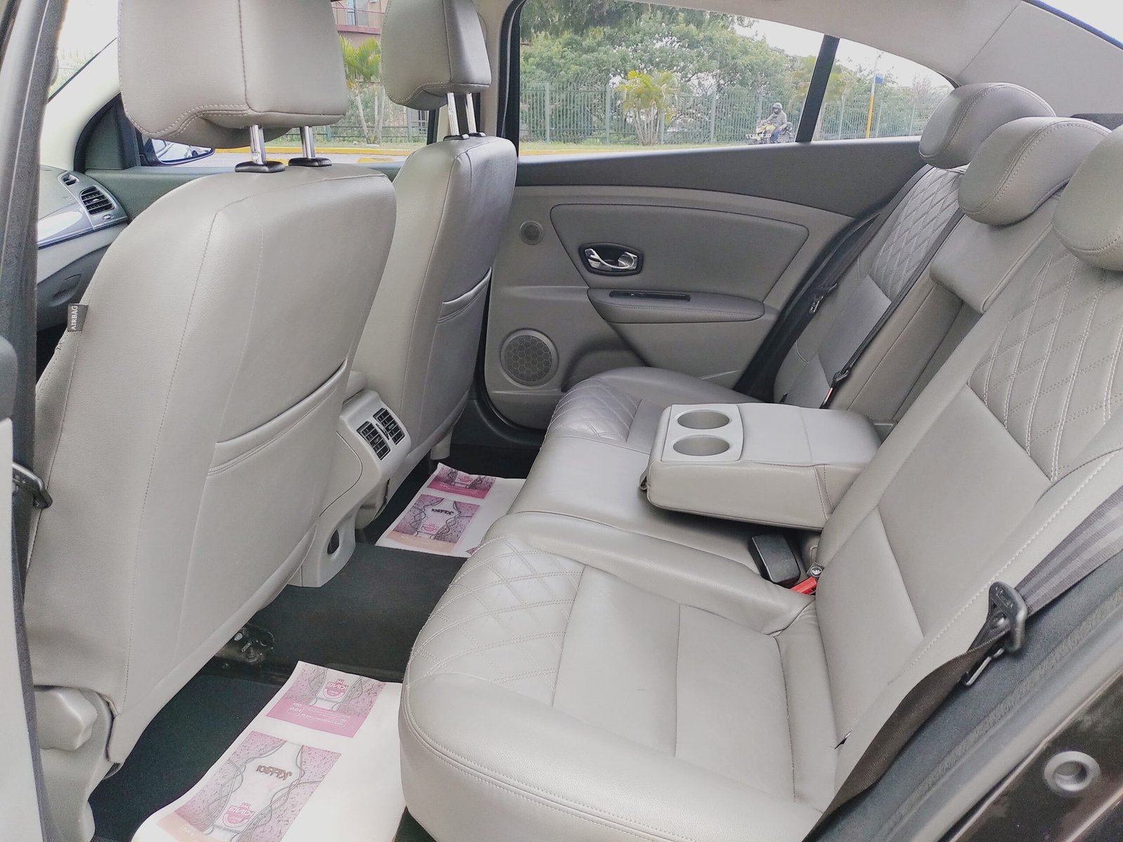 Renault Fluence Privilege 2.0 – 2016 – COM TETO SOLAR