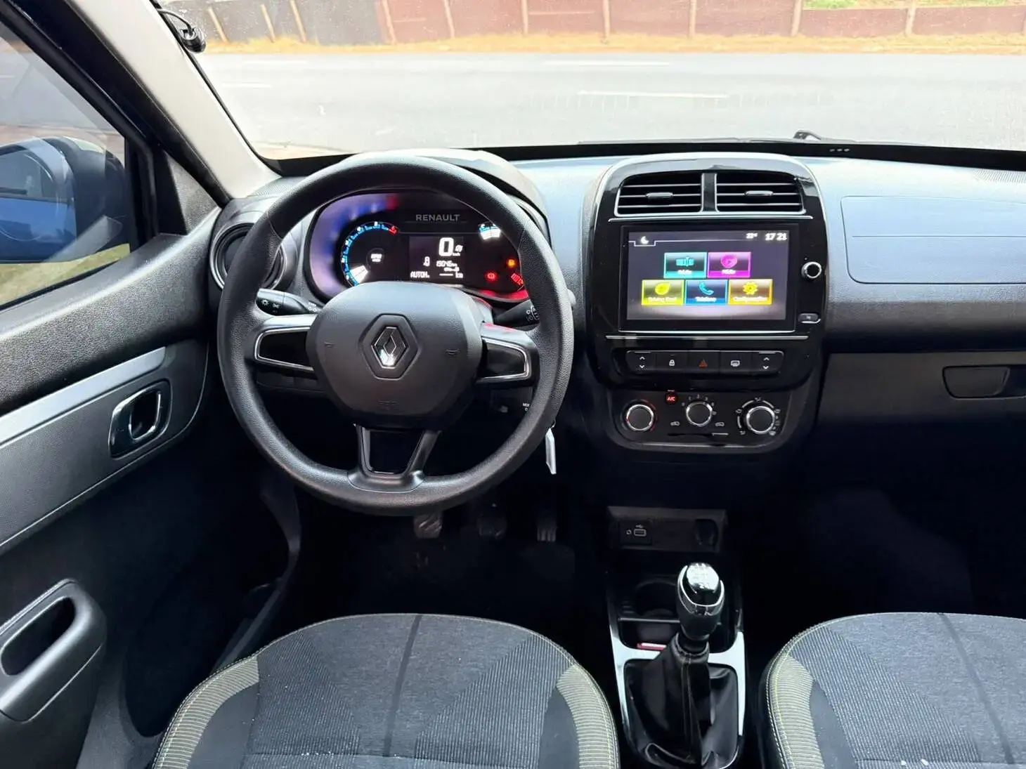 Kwid Outsider 1.0