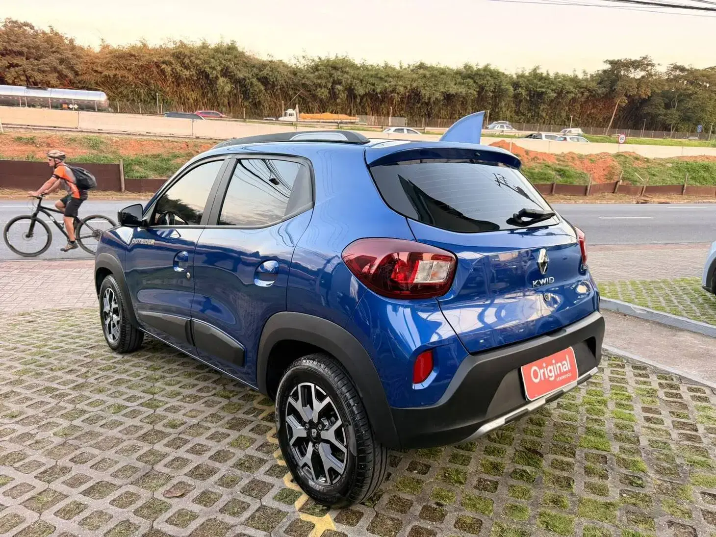 Kwid Outsider 1.0