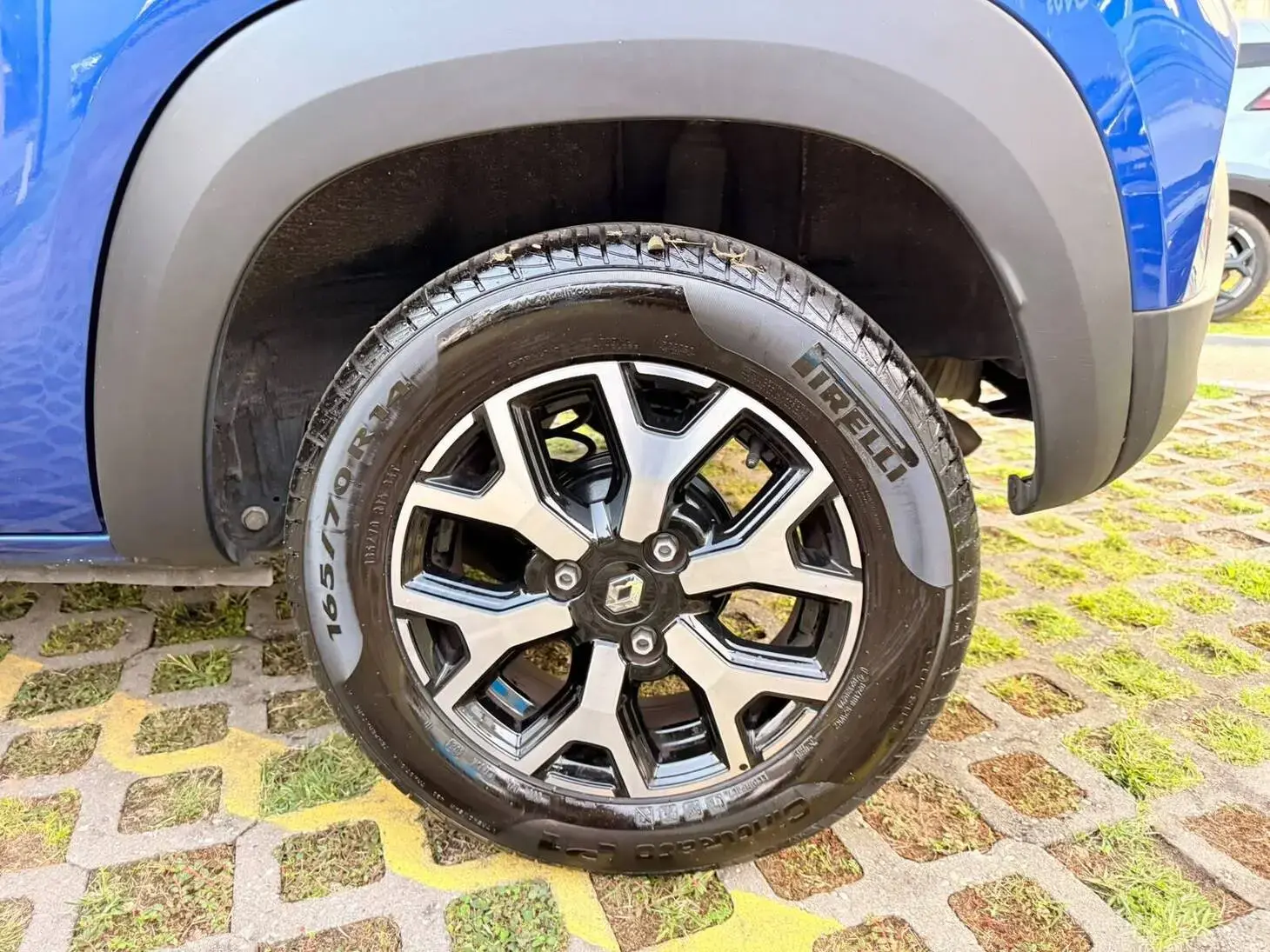 Kwid Outsider 1.0