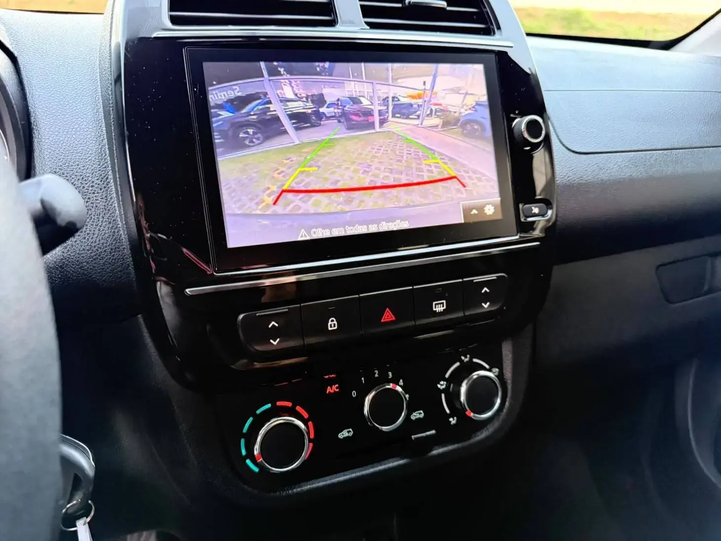 Kwid Outsider 1.0