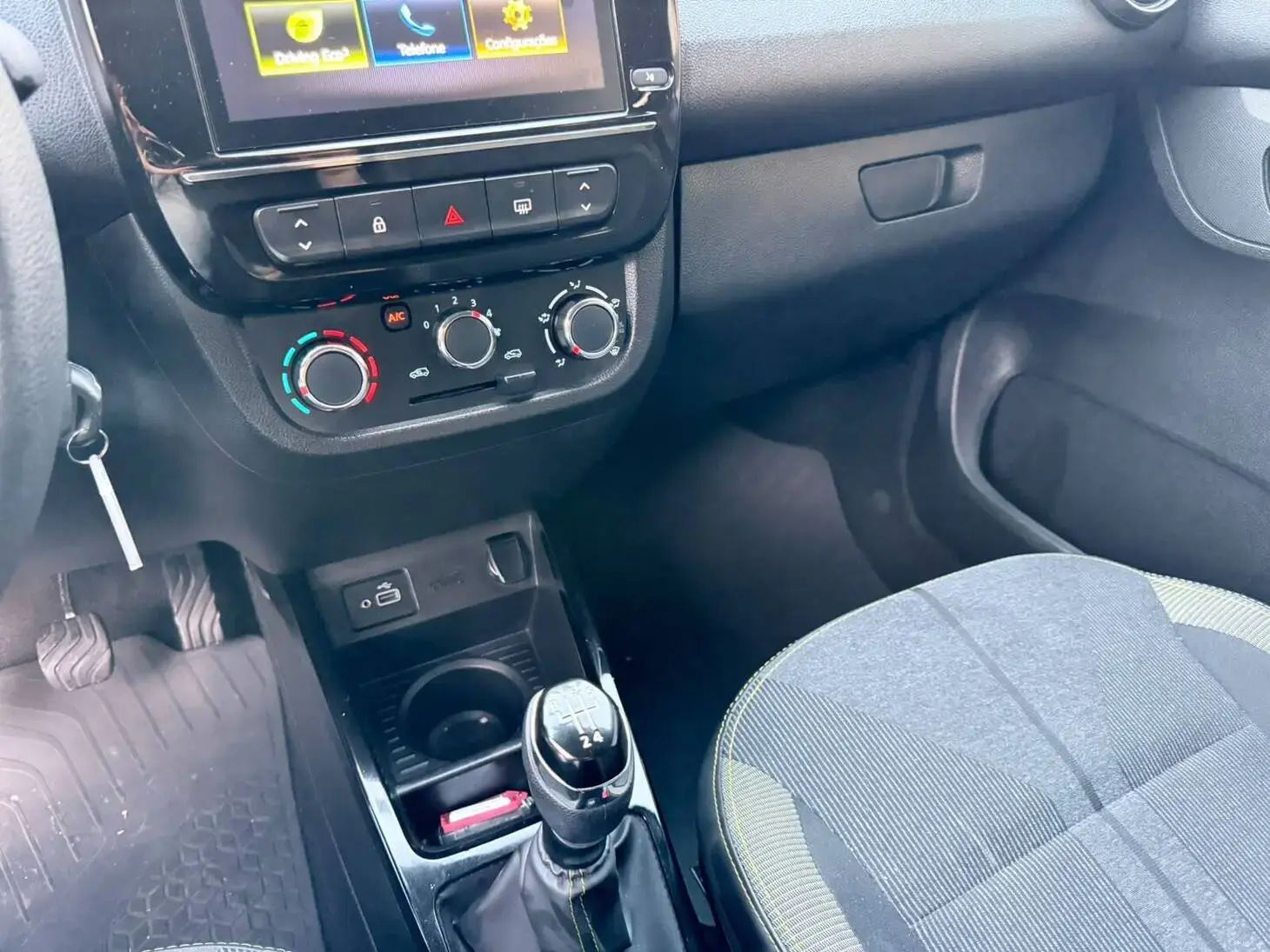 Kwid Outsider 1.0