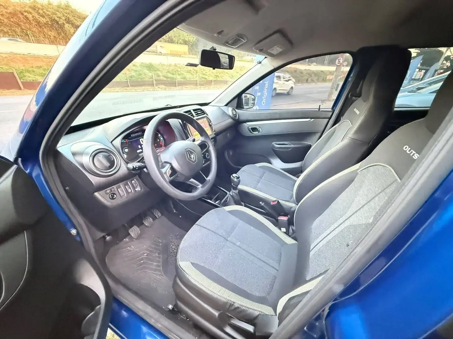 Kwid Outsider 1.0