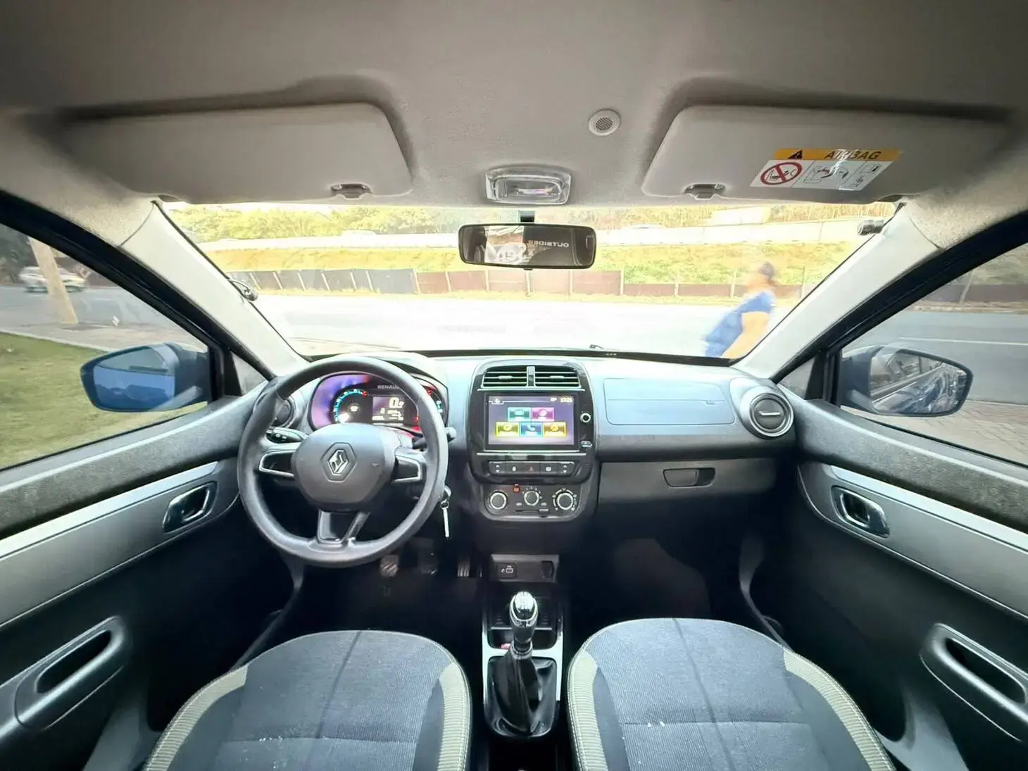 Kwid Outsider 1.0